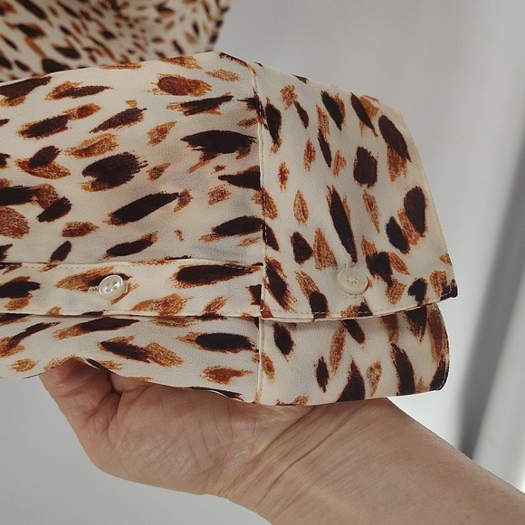 Express Animal Print Top Size Large Button Up V Neck Long Sleeve Cream And Brown - Picture 5 of 9